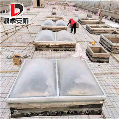 泄爆窗既能泄爆又能滿(mǎn)足采光需求，泄爆窗自動(dòng)打開(kāi)兼重復(fù)使用